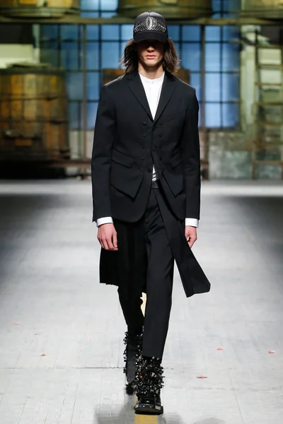 Look 50